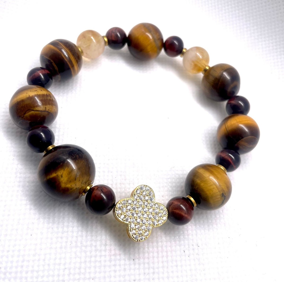 "Lucky Harmony: Four-Leaf Clover & Tiger's Eye Bracelet" - Organicmansion.com